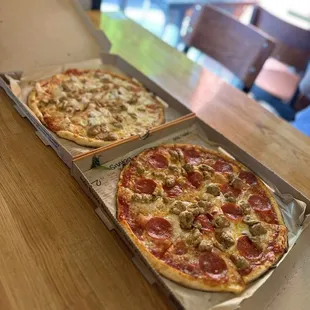 2x 2 topping pizzas