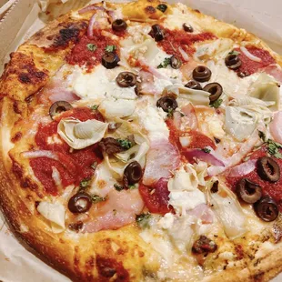 The art with extra topping : ham, olive and onion