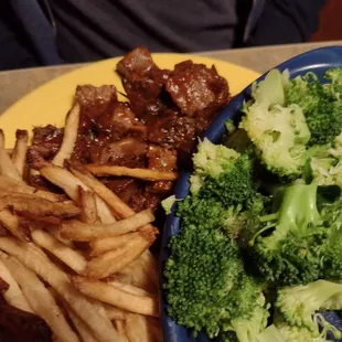 Brisket, fries, and broccoli - very meh