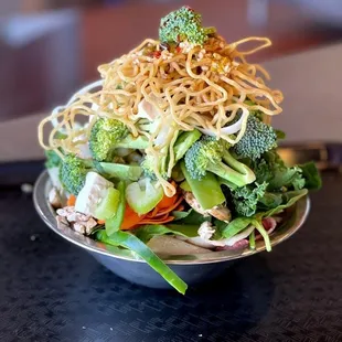  bowl of noodles and vegetables