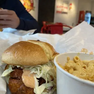 Medium Spicy chicken sandwich with Mac n cheese on the side