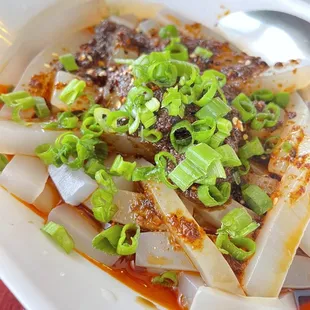 Spicy cold jelly noodles