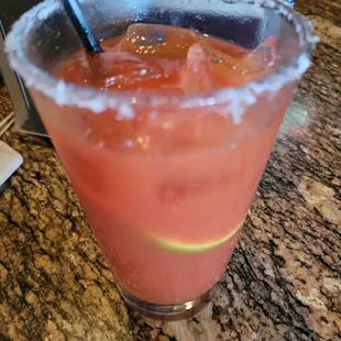 a close up of a margarita