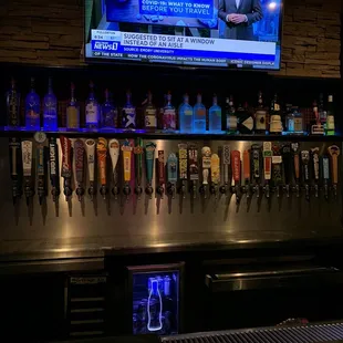 Checking out Bleachers in Chino Cali. Just down the street from my LA office, great atmosphere... and the pizza is great.