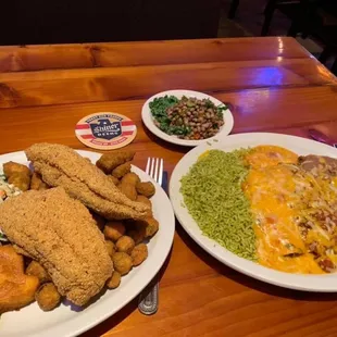 food, chicken wings and fried chicken