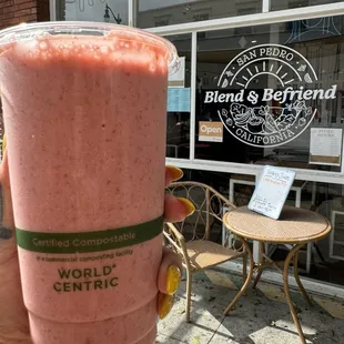 Strawberry Moons. Delicious and refreshing!  (banana, strawberry, vanilla, dates, mint, oat mylk)