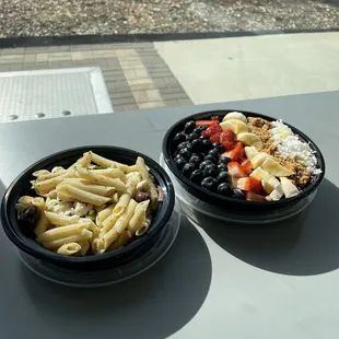 Açaí bowl and green pasta salad
