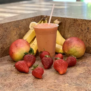 Playa Sunset
Banana, mango, strawberries and orange juice