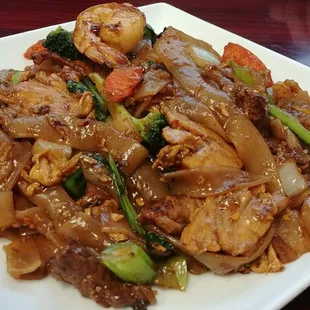 Drunken Noodles - Combination Meats