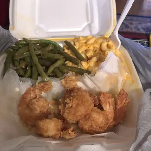 Shrimp platter with Mac &amp; cheese and string beans.