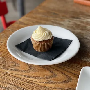 Smaller option for carrot cake. Love this.