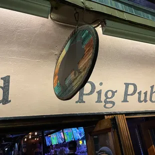 the sign for blind pig pub