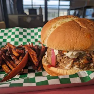 Pull pork BBQ+ sweet potato fries