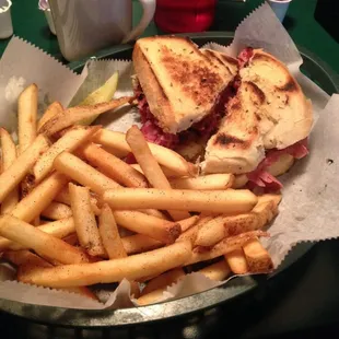 The food was hot, and tasty. The service was fast, friendly. I'll be back.