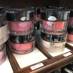 Over 300 dipping powder to choose from.