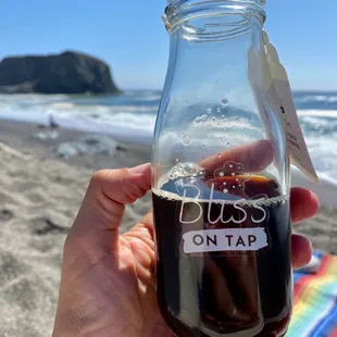 Like your coffee black? Grab a 10oz jar for sipping at the beach.