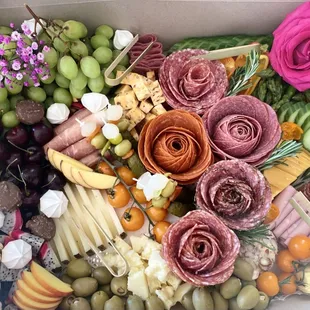 Large charcuterie box for 15 ppl