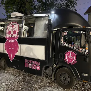 an image of a food truck