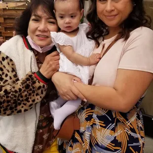 Hairstyle and eye makeup