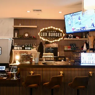 Lux Burger