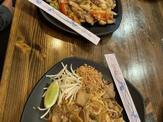 D E Thai Kitchen