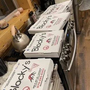 Got 4 pizzas to go, stuck them in the oven to keep them warm and ate them 1.5 hours later. SO GOOD!