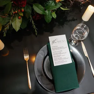 Black Raven Sweetheart Table and Table Set Up