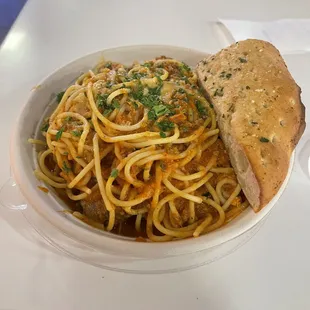 Spaghetti and meatballs + garlic bread