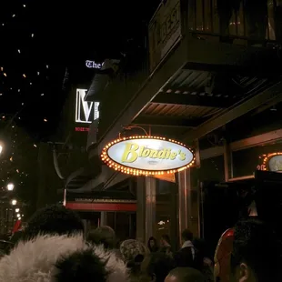 a crowd of people outside a restaurant