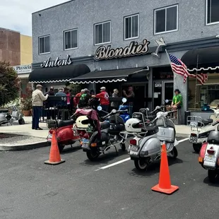 Long Beach Classic Scooter Club last Saturday month ride at Blondies.....