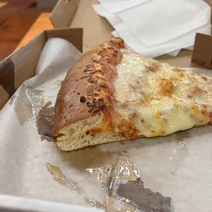 Needs more sauce. Garlic bread w cheese is more like it.