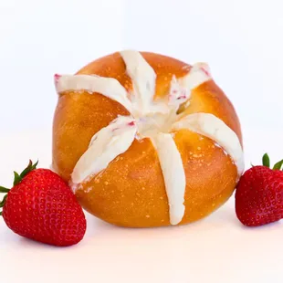Strawberrry Cream Bloom Bagel: Stuffed with luscious whipped cream folded with diced fresh strawberries.