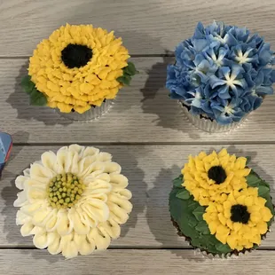 Blue hydrangea floral cupcakes always make a floral cupcake display shine.