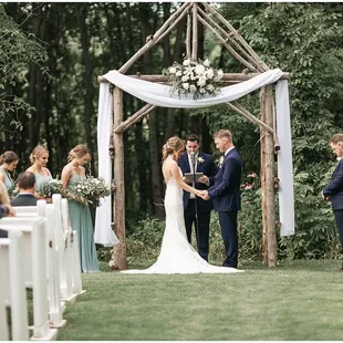 Bloom Lake Barn Ceremony