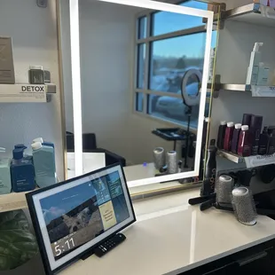 Salon vanity