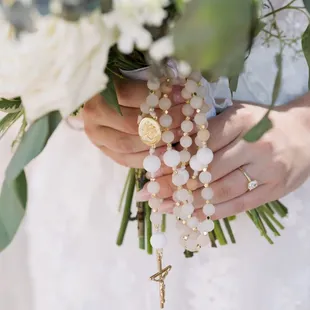 Something old, something new. Alisa incorporated Annabelle's great grandmother's handkerchief and her new family rosary in her bouquet.