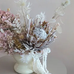 We offer specialized designs in dried and preserves flowers.