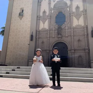 Big job for these cuties carrying the rings
