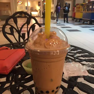 Thai tea smoothie with tapioca
