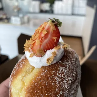 Strawberry brionut