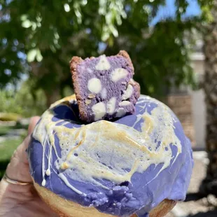 Ube Brionut w/Ube cookie bite