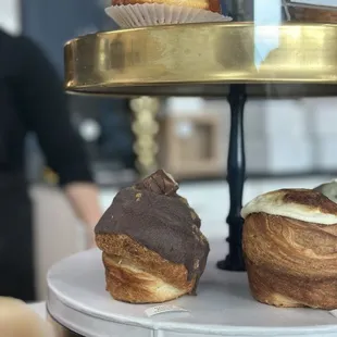 Hazelnut crobun, almond praline crème brionuts.