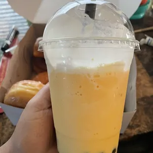 Mango Smoothies with boba