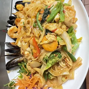 Saefood Pad kea mao (Druken noodles)