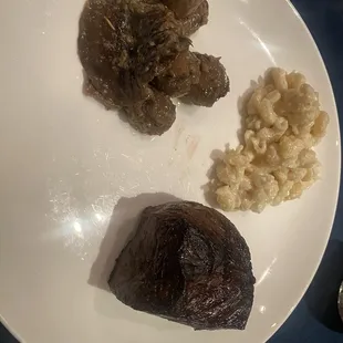 Filet mignon, macaroni and cheese, sautéed mushrooms
