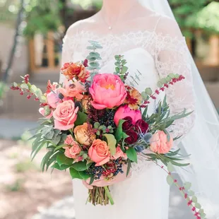 Living coral Pantone color of the year '19 pc: Maura Jane Photography