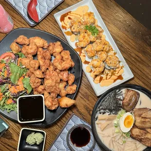 food, chicken wings and fried chicken