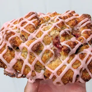 Strawberry Pistachio Scone | @telephonesmoothie