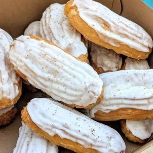 Eggnog Eclairs | @telephonesmoothie