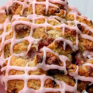 Strawberry Pistachio Scone | @telephonesmoothie